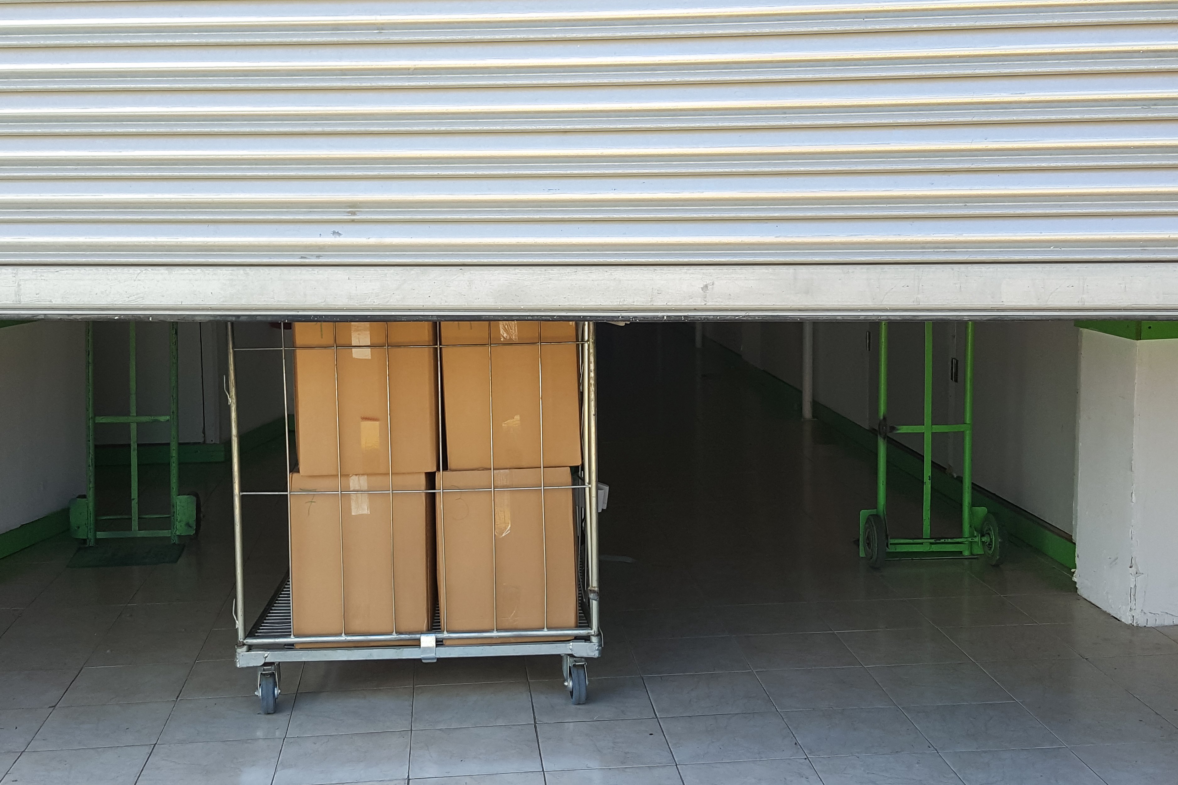 n image of a large self-storage unit.